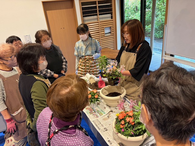 おてがる脳活教室「季節の寄せ植え講座」が6/5に開催されました。